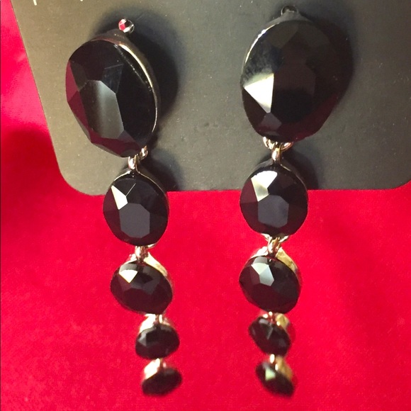 PAPARAZZI Blk Earrings
RED CARPET RADIANCE NWT